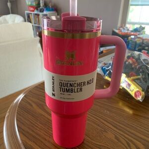 Pink Parade 40oz NWT Stanley